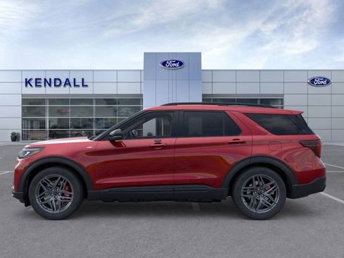 Used 2026 Ford Explorer ST-Line w/ ST-Line Street Pack AWD/4WD image 3