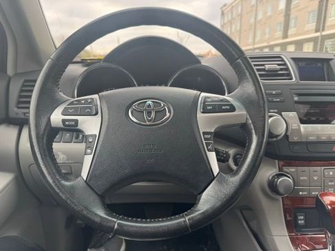 Used 2012 Toyota Highlander Limited w/ Tow Pkg image 23