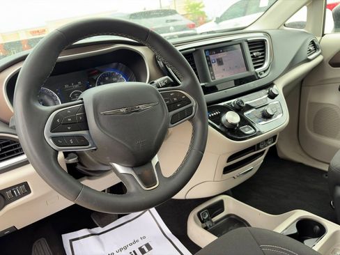 Used 2023 Chrysler Voyager LX FWD image 14