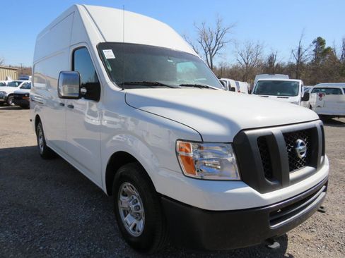 Used 2017 Nissan NV 3500 SV RWD image 3