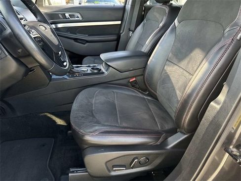 Used 2018 Ford Explorer XLT w/ Equipment Group 202A image 18