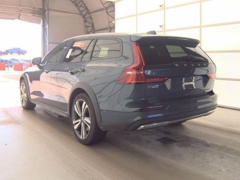 Certified 2025 Volvo V60 B5 Cross Country Plus image 3