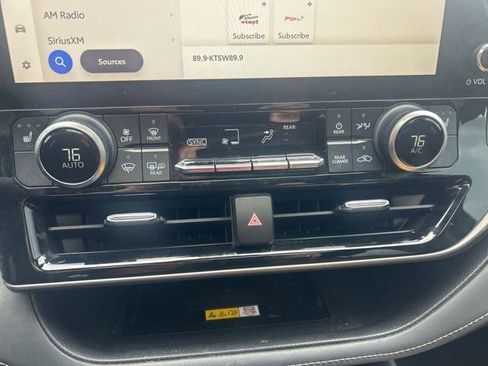 Used 2023 Toyota Highlander XLE FWD image 19