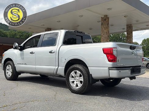 Used 2019 Nissan Titan SV w/ SV Convenience Package AWD/4WD image 4