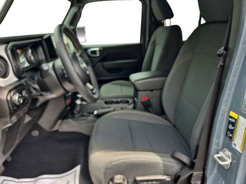 Used 2024 Jeep Wrangler Unlimited Sport AWD/4WD image 9