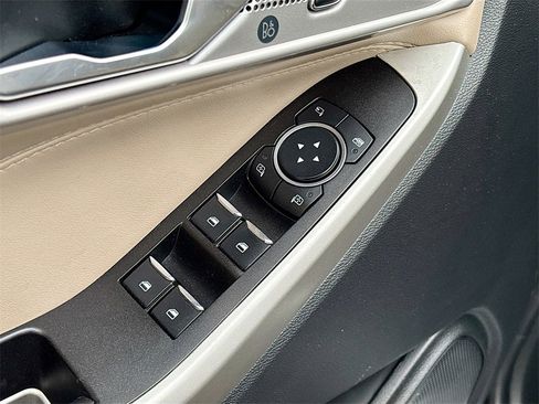 Used 2022 Ford Explorer Limited image 18