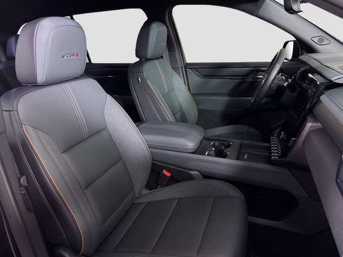 Used 2025 GMC Acadia AT4 w/ Super Cruise Package image 32