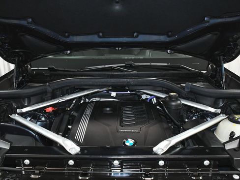 Used 2022 BMW X6 xDrive40i w/ Executive Package image 74