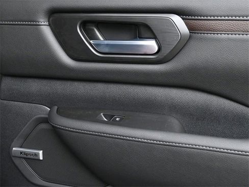 New 2025 Nissan Armada SL w/ Captain's Chari Seat Package image 31