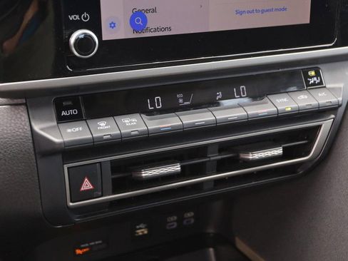 Used 2025 Toyota Camry LE image 17