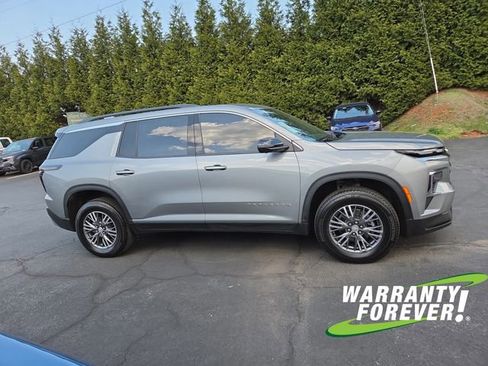 Used 2024 Chevrolet Traverse LT w/ LPO, Floor Liner Package image 8