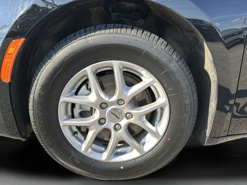 Used 2025 Chrysler Pacifica Select FWD image 28