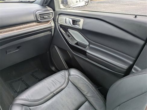 Used 2022 Ford Explorer Platinum w/ Technology Package image 21