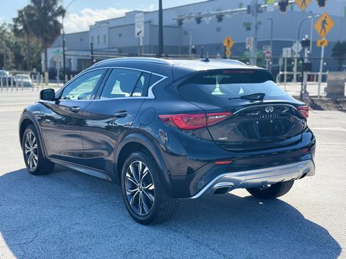Used 2017 INFINITI QX30 AWD image 3