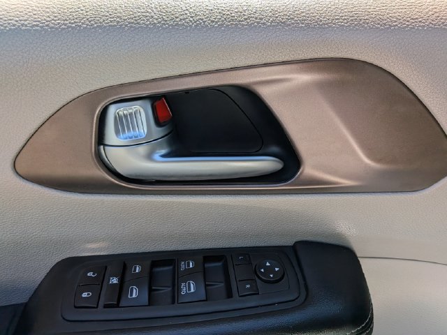 Used 2023 Chrysler Voyager LX FWD image 11