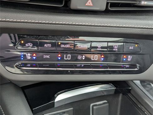Used 2023 Buick Envision Avenir AWD/4WD image 29