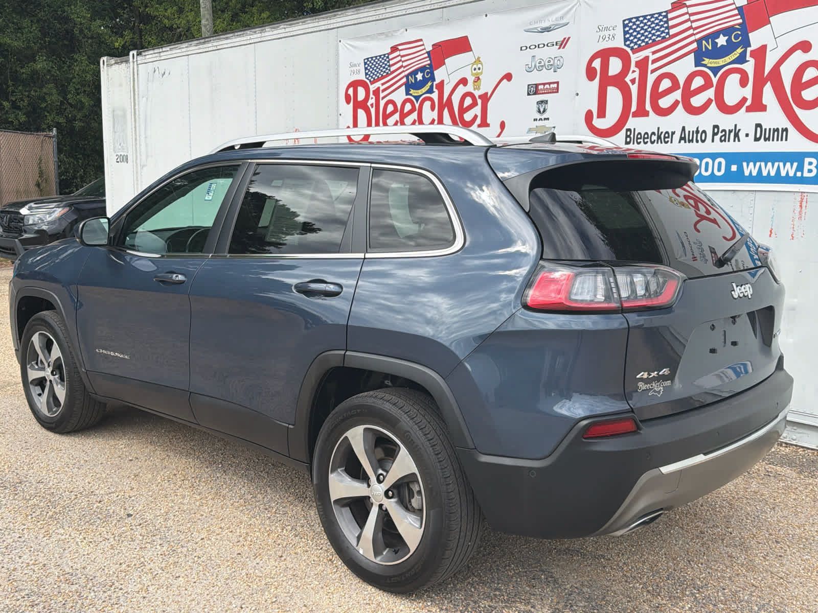 Used 2020 Jeep Cherokee Limited w/ Technology Group AWD/4WD image 8