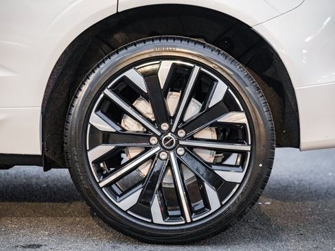 New 2026 Volvo XC60 B5 Ultra w/ Climate Package image 18