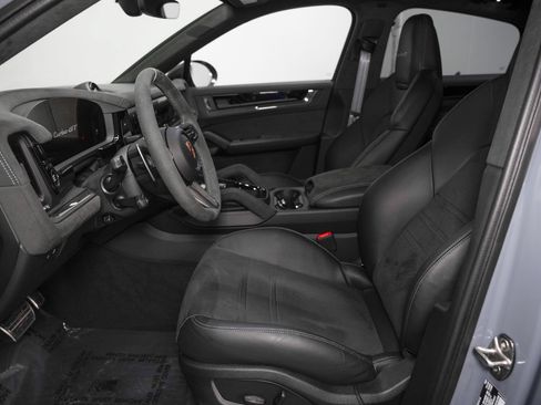 Used 2025 Porsche Cayenne Turbo GT AWD/4WD image 47
