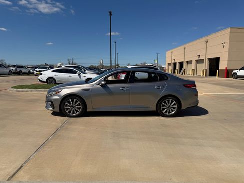 Used 2019 Kia Optima EX w/ EX Premium Package image 2