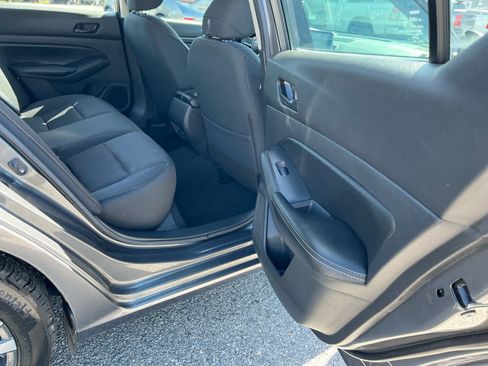 Used 2024 Nissan Altima 2.5 SV FWD image 25