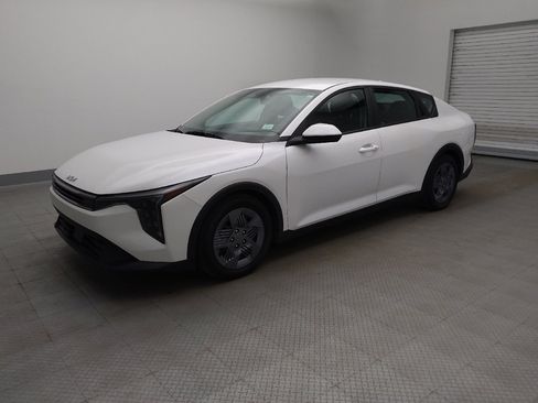 Used 2025 Kia K4 FWD image 2
