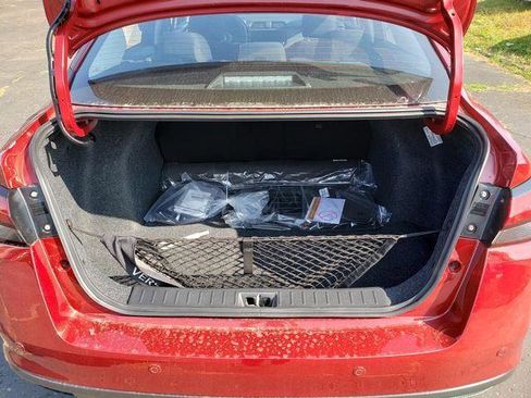 New 2025 Nissan Versa SR w/ Trunk Package FWD image 11