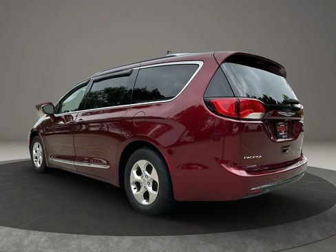 Used 2018 Chrysler Pacifica Limited w/ Advanced Safetytec Group FWD image 7