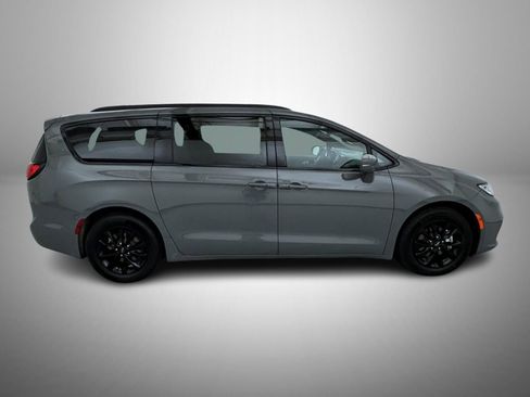 Used 2021 Chrysler Pacifica Touring w/ S Appearance Package image 4