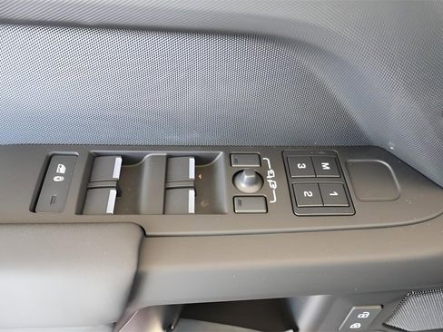 New 2025 Land Rover Defender 110 S image 9