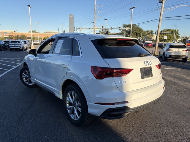 Used 2023 Audi Q3 2.0T Premium w/ Convenience Package AWD/4WD image 3