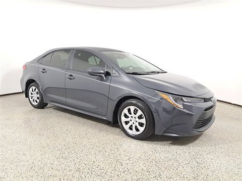Used 2025 Toyota Corolla LE image 4