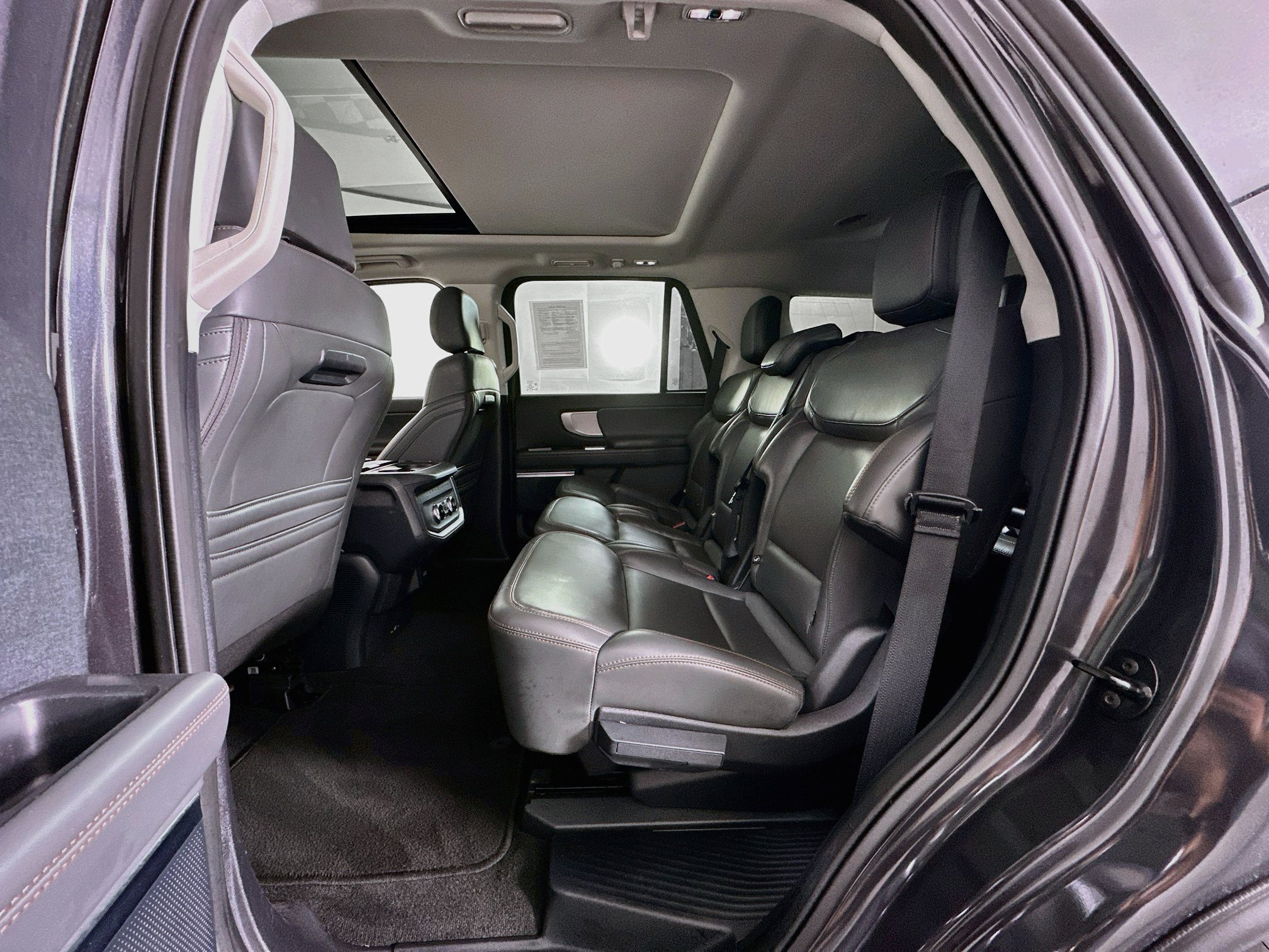 Used 2025 Ford Expedition Active AWD/4WD image 30
