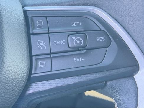 Used 2023 Jeep Grand Cherokee Altitude AWD/4WD image 22