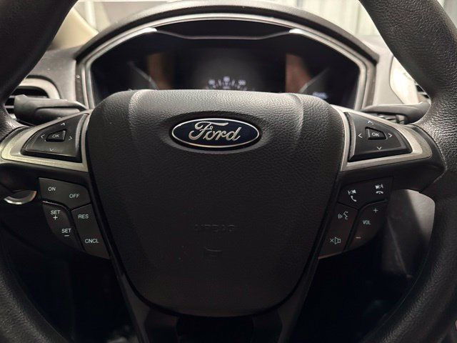 Used 2017 Ford Fusion SE w/ Fusion SE Technology Package FWD image 10