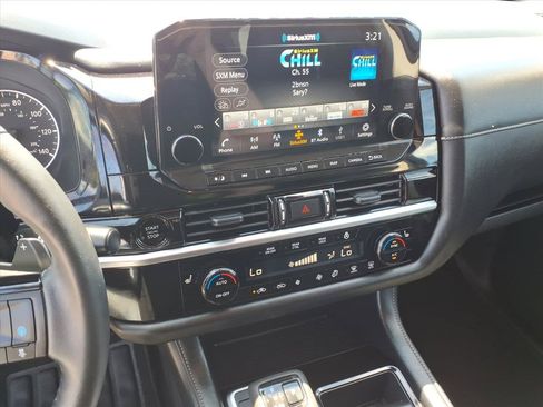Used 2025 Nissan Pathfinder SL AWD/4WD image 29