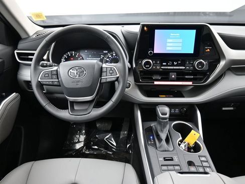 Used 2026 Toyota Highlander XLE image 20