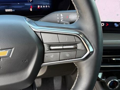 Used 2025 Chevrolet Traverse LT w/ Driver Confidence Package FWD image 12
