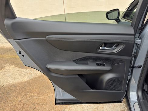 Used 2025 Nissan Ariya FWD image 39