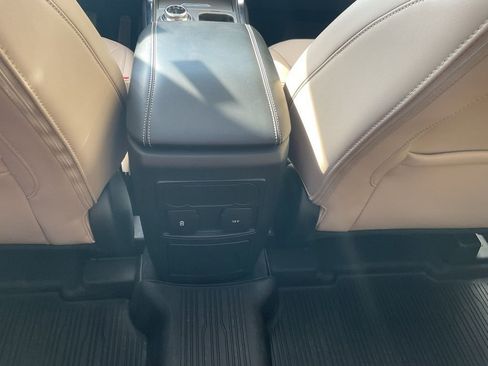 Used 2022 Ford Explorer XLT w/ Equipment Group 202A image 21