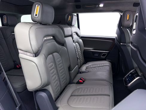 Used 2024 Rivian R1S Adventure AWD/4WD image 34