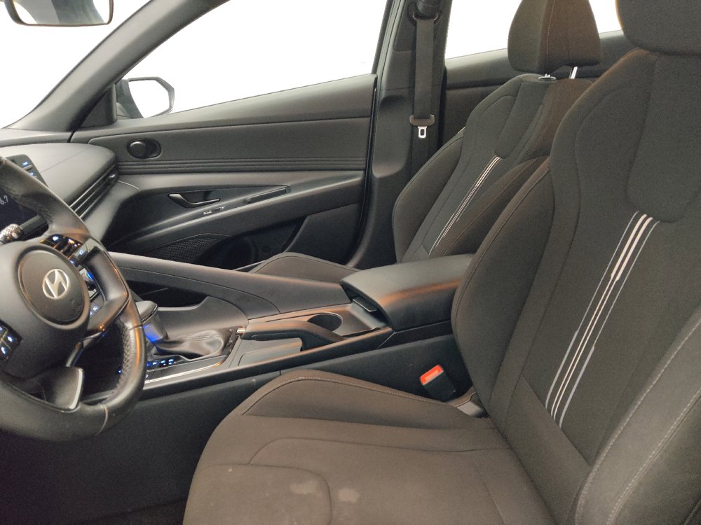 Used 2025 Hyundai Elantra Sport FWD image 17