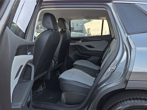 New 2026 Volkswagen Tiguan SE AWD/4WD image 26
