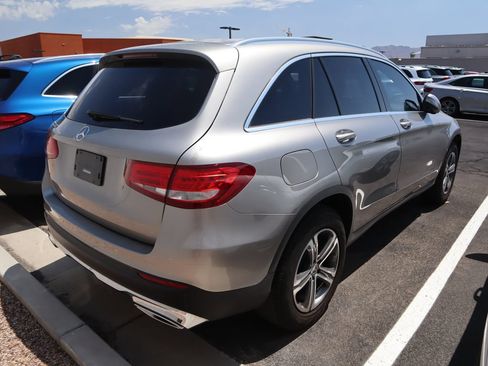 Used 2019 Mercedes-Benz GLC 300 image 4