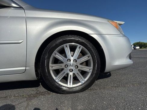 Used 2010 Toyota Avalon Limited FWD image 3