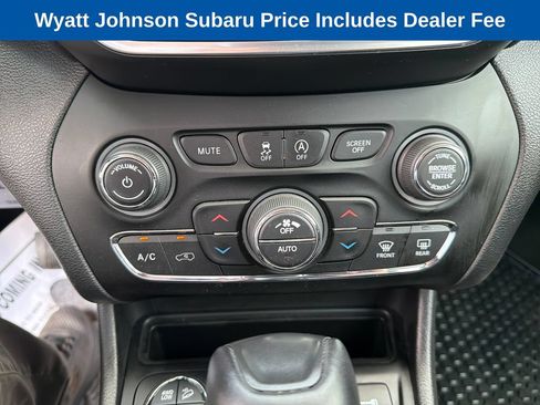 Used 2020 Jeep Cherokee Trailhawk w/ Cold Weather Group AWD/4WD image 28