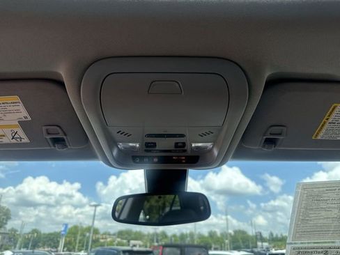 Used 2018 Chevrolet Equinox Premier FWD image 24