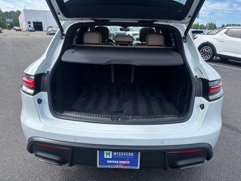 Used 2023 Porsche Macan AWD/4WD image 10