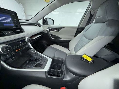 Certified 2022 Toyota RAV4 XLE Premium AWD/4WD image 9