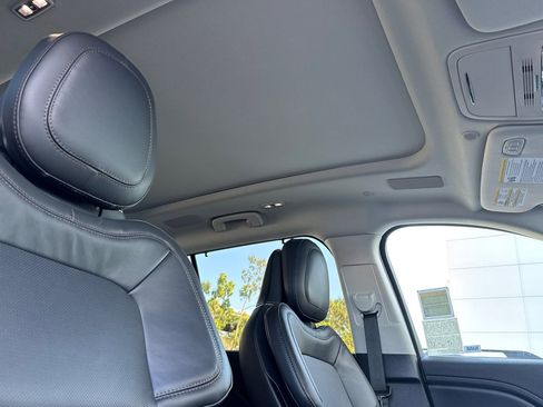 New 2025 Lincoln Aviator Reserve w/ Luxury Package RWD image 17